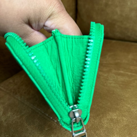 BOTTEGA VENETA Intreccio Rubber Silicone Zip Around Long Wallet - Picture 12 of 15